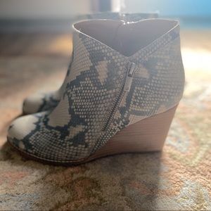 Lucky Brand Wedge Ankle Boot Snakeskin Print - Size 9